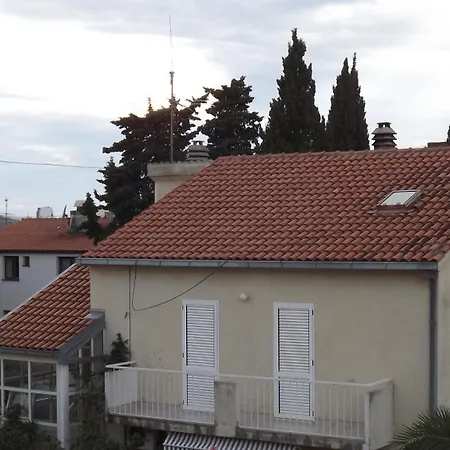 6 Apartment *