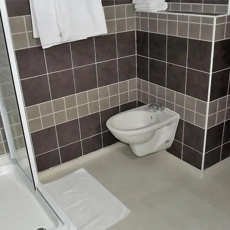 Apartment 6 *