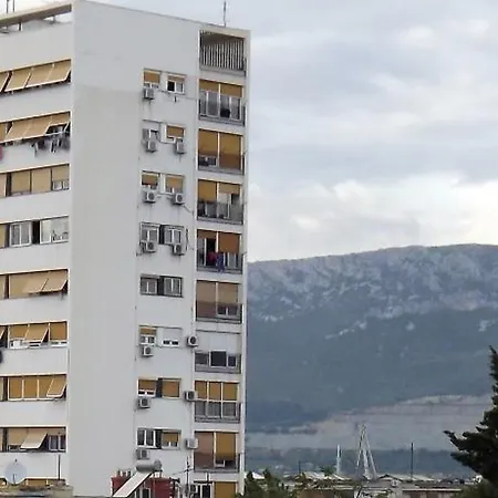 Apartment 6 *